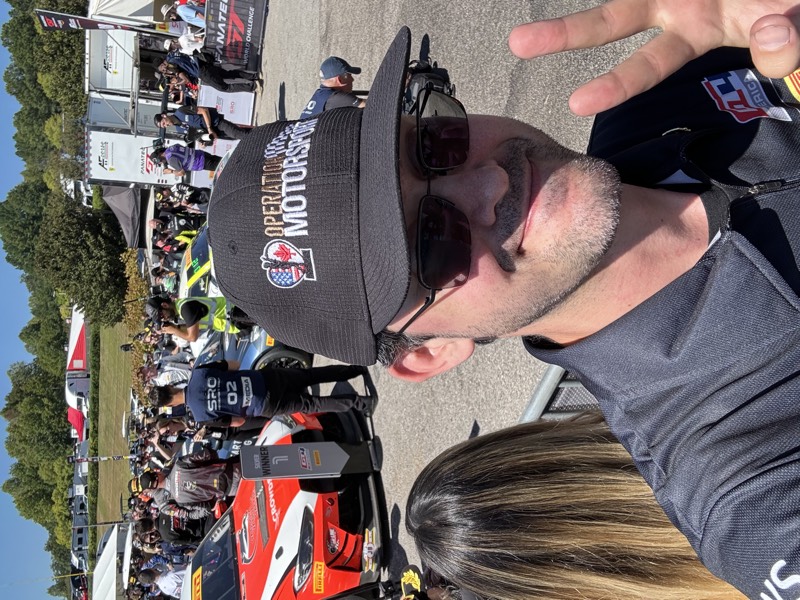 Peter selfie with grid walk crowd
